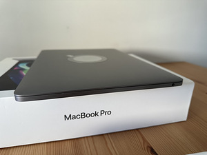 Apple MacBook Pro 13 2020 / M1 / 1TB SSD / 16GB RAM / 61 Cyc (7 foto / 10)