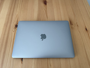 Apple MacBook Pro 13" 2017 / i5 2.3GHz / 8GB RAM / 128GB SSD (4 foto / 10)