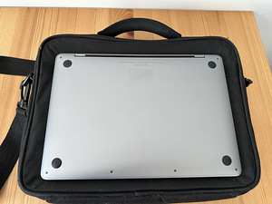 Apple MacBook Pro 13" 2017 / i5 2.3GHz / 8GB RAM / 128GB SSD (5 foto / 10)
