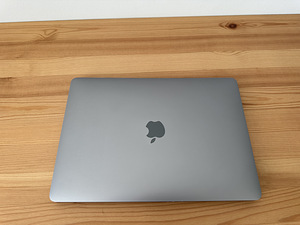 Apple MacBook Pro 13" 2020 /16GB RAM /512 GB SSD / i5 2 GHz (4 foto / 10)