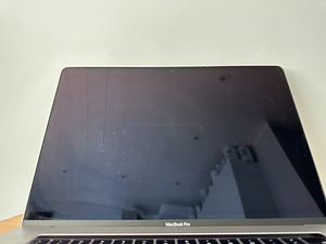 Apple MacBook Pro 15" 2016 / i7 2.7GHz / 16GB RAM / 1TB SSD (2 foto / 10)