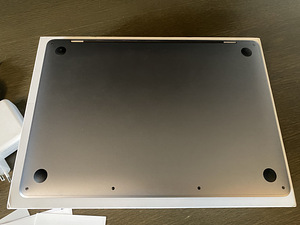 Apple MacBook Pro 13" 2017 / i5 2.3GHz / 8GB RAM / 256GB SSD (5 foto / 9)