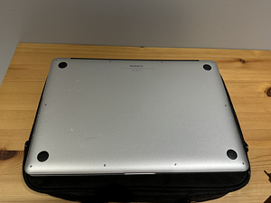 Apple MacBook Pro 15" 2015 / i7 2.2GHz / 16GB RAM /256GB SSD (4 foto / 10)