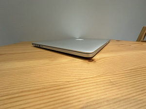 Apple MacBook Pro 15" 2015 / i7 2.2GHz / 16GB RAM /256GB SSD (5 foto / 10)