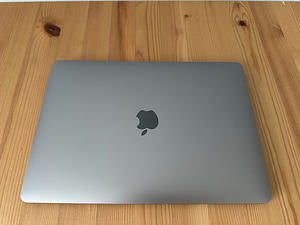 Apple MacBook Pro 13 2020/ M1 /512GB SSD /16GB RAM / 203 cyc (4 foto / 9)