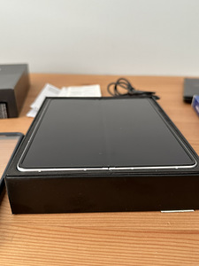 Samsung Galaxy Z Fold3 5G 256GB Phantom Silver - Uueväärne! (2 foto / 9)