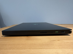 Razer Blade 17 / RTX 3080 / 320Hz FHD / 32GB RAM / i7 11800H (6 foto / 10)