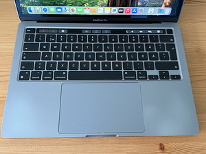 Apple MacBook Pro 13 2020/ M1 /16GB RAM / 256GB SSD (2 foto / 10)