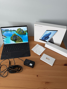 Microsoft Surface Pro 8 + Microsoft Surface Pro Keyboard (1 foto / 10)