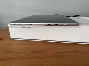 Microsoft Surface Pro 8 + Microsoft Surface Pro Keyboard (6 foto / 10)