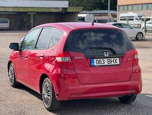 HONDA JAZZ (4 фото из 8)