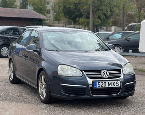 VOLKSWAGEN JETTA (3 фото из 8)
