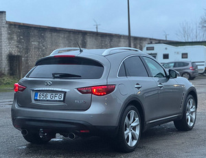 INFINITI FX37 (3 foto / 9)