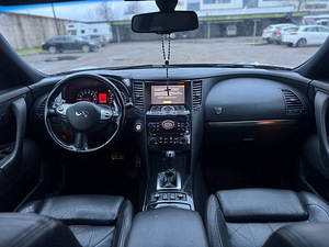 INFINITI FX37 (7 foto / 9)