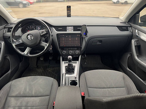 SKODA OCTAVIA (5 foto / 8)