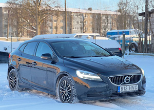 VOLVO V40 (3 фото из 8)
