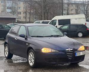 ALFA ROMEO 147 (3 foto / 8)
