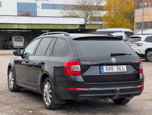 SKODA OCTAVIA (6 фото из 8)