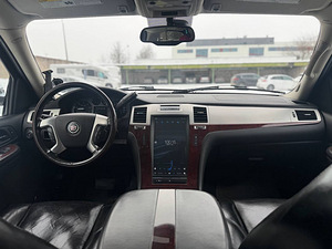 CADILLAC ESCALADE (6 фото из 15)