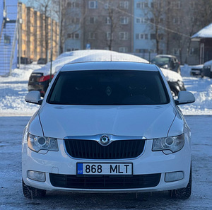SKODA SUPERB (1 foto / 8)