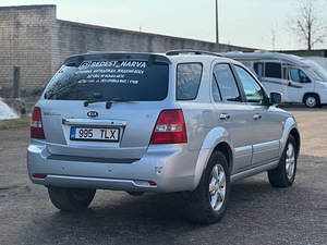 KIA SORENTO (5 фото из 8)