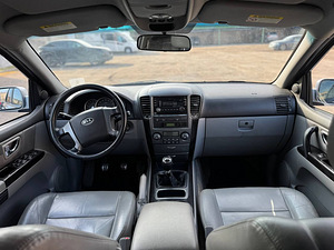 KIA SORENTO (6 foto / 8)