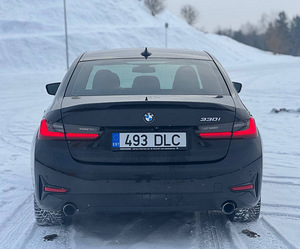 BMW 330I (7 foto / 14)