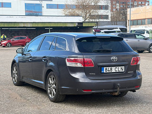 TOYOTA AVENSIS (5 foto / 8)