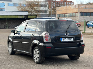 TOYOTA COROLLA VERSO (4 foto / 8)