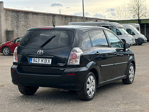 TOYOTA COROLLA VERSO (5 foto / 8)