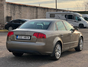 AUDI A4 (4 foto / 8)