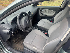 SEAT IBIZA (6 foto / 7)