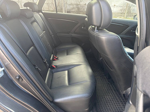 TOYOTA AVENSIS (8 foto / 8)