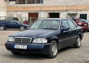 MERCEDES-BENZ C 180 (1 foto / 9)