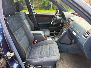 MERCEDES-BENZ C 180 (8 foto / 9)