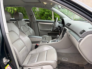 AUDI A4 AVANT (6 foto / 8)