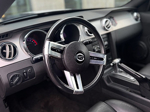 FORD MUSTANG (2 foto / 14)