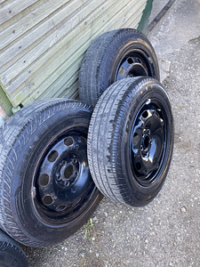 VW диски + Pirelli летние шины 165/70/14. (7 фото из 10)