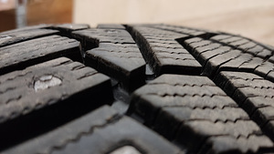 Nissan Qashqai 215/60/17 Pirelli ice zero 9mm (2 foto / 8)