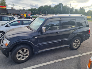 В продаже Mitsubishi Pajero 3.2 2006г (2 фото из 7)