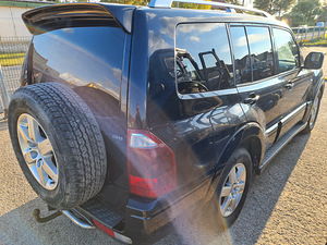 В продаже Mitsubishi Pajero 3.2 2006г (6 фото из 7)