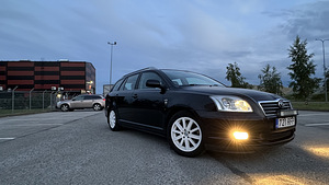 Toyota Avensis (6 foto / 14)