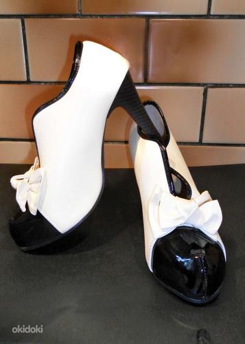 Красивые туфли-ботильоны в cтиле Шанель, беж-черный лак, 40 (фото #1)