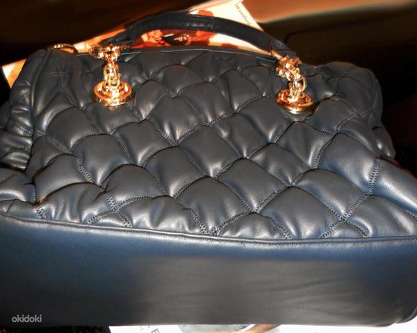 Объемная синяя стеганая сумка с золотой фурнитурой, новая (фото #9)