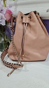 Guess сумка (оригинал) (2 фото из 3)