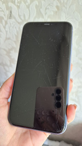iPhone 11 64MB (7 foto / 8)