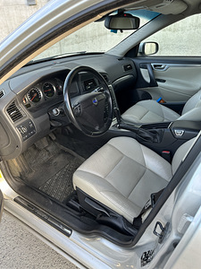 Volvo V70 2.4 D5 (9 foto / 11)