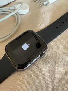 Apple Watch 5 44мм (2 фото из 2)