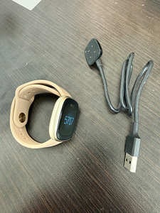 Fitbit Versa 3 Gold kuldne nutikell / aktiivsusmonitor (2 foto / 2)