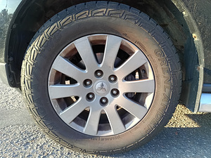 Mitsubishi Pajero (2 foto / 6)